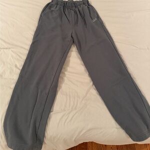 ALO Yoga Accolade Straight Leg Sweatpant